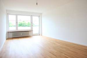 Freie 4-Zimmer-Wohnung mit zwei Loggien – Die vollständige Adresse der Immobilie erhältst du vom Anbieter., 81673 Josephsburg, München – Vorschaubild 1