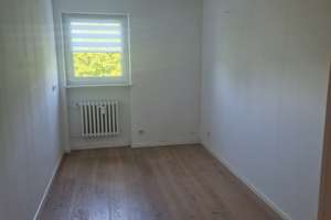 Helle 4-Zimmer-Wohnung mit Balkon, Aufzug & Parkett in gefragter Lage Nürnberg (Schultheißallee) – Schultheißallee 55, 90478 Ludwigsfeld, Nürnberg – Vorschaubild 8