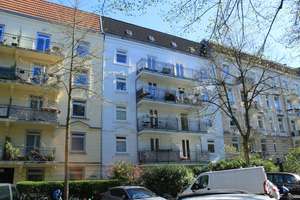 Helle Stadtwohnung mit Balkon im sanierten Altbau in Eimsbüttel