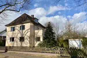 Großes freistehendes Einfamilienhaus auf wunderschönem, ruhigem Grundstück im begehrten Lichtenrade – Saalower Str. 46, 12307 Berlin – Vorschaubild 1
