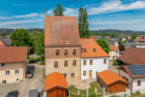 Einmalige Chance: Außergewöhnliche Dachgeschosswohnung im Hofmark-Schloss - Keine Käuferprovision! – Die vollständige Adresse der Immobilie erhältst du vom Anbieter., 84375 Kirchdorf am Inn – Vorschaubild 2