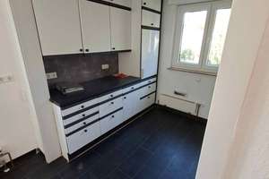 Zentrumnahes Einfamilienhaus mit Garten und Stellplatz in Schönaich – Die vollständige Adresse der Immobilie erhältst du vom Anbieter., 71101 Schönaich – Vorschaubild 3