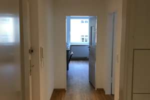 Helle, neuwertige 2-Zimmer-Wohnung mit Balkon und EBK – Crevennastraße 8, 97072 Altstadt, Würzburg – Vorschaubild 2