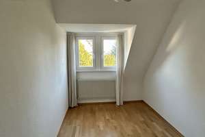 renovierungsbedürftiges Reiheneckhaus in ruhiger Lage wartet auf neue Eigentümer – Die vollständige Adresse der Immobilie erhältst du vom Anbieter., 90427 Schniegling, Nürnberg – Vorschaubild 10