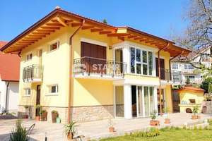 Einzigartige Villa in Schongau mit EBK und 3- Garagen – Die vollständige Adresse der Immobilie erhältst du vom Anbieter., 86956 Schongau – Vorschaubild 1