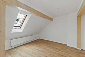 Großzügige 2-Zimmer-Dachgeschosswohnung mit Balkon und Blick auf die Markttürme – Graseweg 4, 6108 Halle (Saale) – Vorschaubild 6