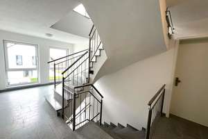 Wie neu: 98 m² große 3,5 Zi. - Penthouse-ETW
mit 35 m² SW- Dachterrasse u. Panoramablick über Ellw. – Die vollständige Adresse der Immobilie erhältst du vom Anbieter., 73479 Ellwangen (Jagst) – Vorschaubild 16