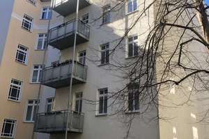 Bezugsfrei zum 01.07.2026 - Nahe Ostkreuz:  Ruhige 2-Zimmer-DG-Whg im Gartenhaus mit Balkon und Lift – Lenbachstr. 5a, 10245 Friedrichshain, Berlin – Vorschaubild 3