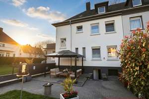 Charmante Doppelhaushälfte mit großem Garten auf 882 m² Grundstück in Datteln – Die vollständige Adresse der Immobilie erhältst du vom Anbieter., 45711 Datteln – Vorschaubild 1