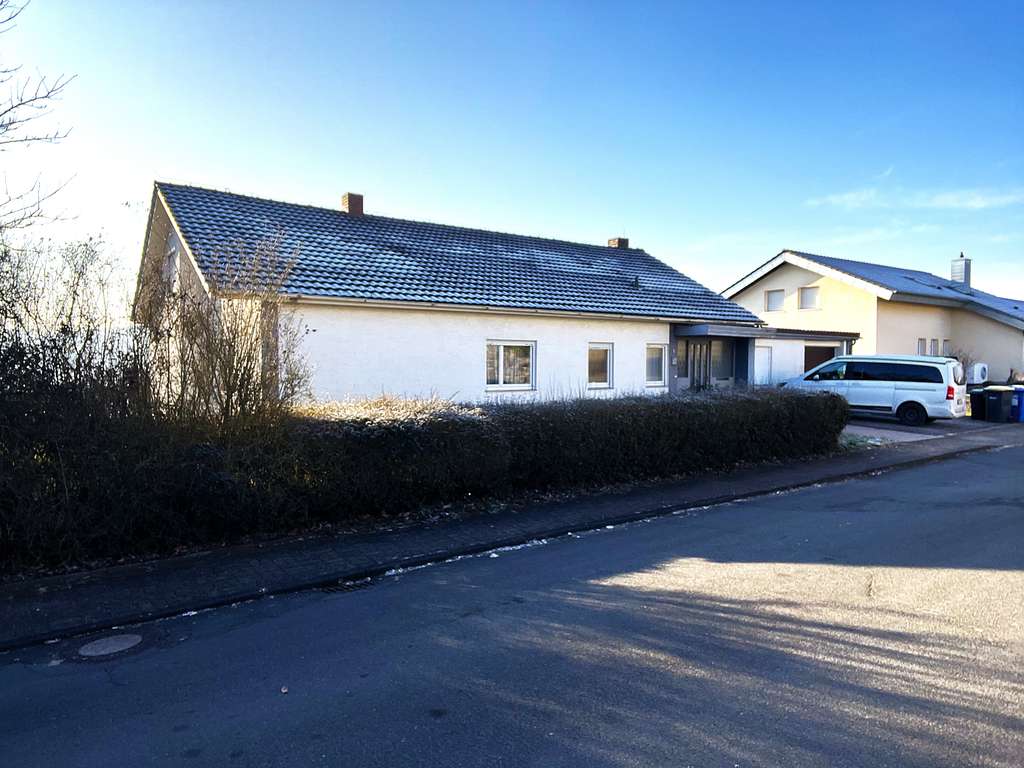 Immobilie in Hardheim - Hervorragende Lage: Barrierefreies Einfamilienhaus mit ELW und tollem Grundstück - Bild 1