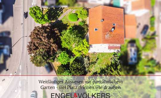 Weitläufiges Anwesen mit parkähnlichem Garten - viel Platz drinnen wie draußen