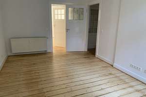 Gemütliche 2-Zimmer-Wohnung mit Dielenboden, modernem Bad und Einbauküche! – Essener Str. 2, 40476 Derendorf, Düsseldorf – Vorschaubild 5