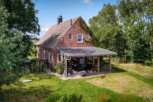 Freistehendes Einfamilienhaus mit großem Garten auf der Nordseeinsel Pellworm – Die vollständige Adresse der Immobilie erhältst du vom Anbieter., 25849 Pellworm – Vorschaubild 1