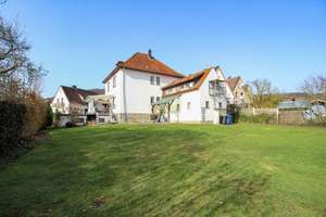 Zweifamilienhaus in Bad Driburg mit einem großem Garten, Doppelgarage & viel Potenzial – Die vollständige Adresse der Immobilie erhältst du vom Anbieter., 33014 Bad Driburg – Vorschaubild 3