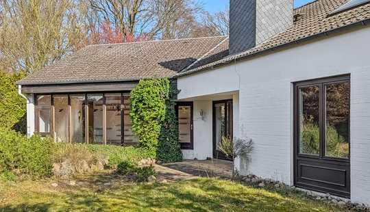 Bild von Exklusiv und im Dornröschenschlaf – XXL-Architektenhaus in ruhiger Lage von Mölln