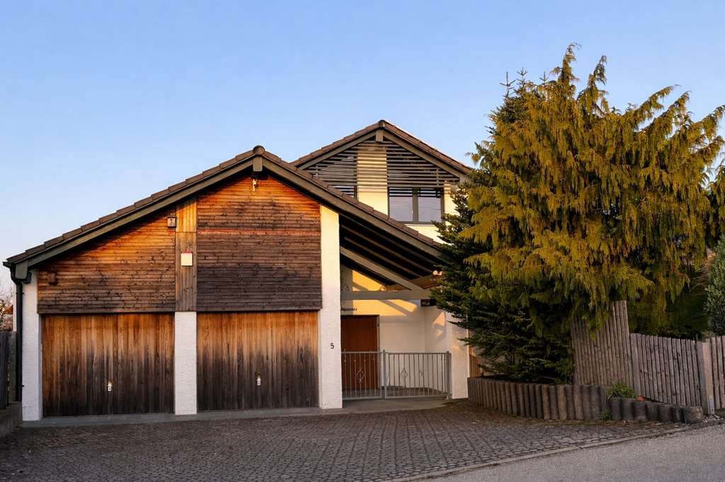 Immobilie in Geisenhausen - Exklusives Familienanwesen mit idyllischem Garten und außergewöhnlichem Sicherheitskonzept - Bild 0