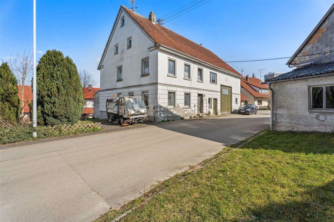 Riesen Grundstück mit sanierungsbedürftigem Haus in historischer Umgebung, Alb Donau Kreis – Bild 1