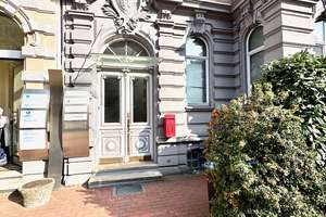 Maisonette-Dachgeschoss mit Aufzug, Einbauküche und Galerie