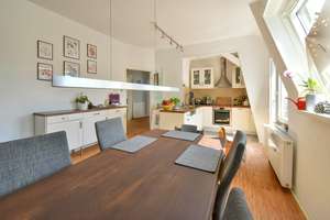 Charmante Dachgeschoss-Maisonette-Wohnung
in Rüttenscheid – Die vollständige Adresse der Immobilie erhältst du vom Anbieter., 45131 Rüttenscheid, Essen – Vorschaubild 3