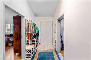 Dachgeschosswohnung mit großem Sonnenbalkon & Weitblick über Freiburg – ruhige Hinterhauslage – 79102 Oberau, Freiburg im Breisgau – Vorschaubild 5