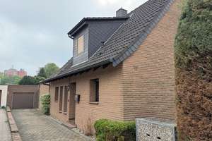 Freistehendes Einfamilienhaus mit Gestaltungsspielraum
