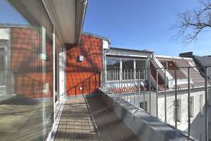 PROVISIONSFREIER VERKAUF, NEUE HELLE DACHGESCHOSS-WOHNUNG MIT GR. TERRASSEN UND LIFT IN P´BERG: – John-Schehr-Str. 4, 10405 Prenzlauer Berg, Berlin – Vorschaubild 2