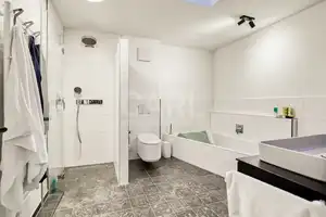 Luxuriöser Wohntraum! Anspruchvolles Stadthaus in attraktiver Lage am Friedensplatz! Voll möbliert! – Heilbronn – Vorschaubild 33