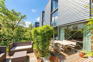 Wohnen, wo Architektur auf Zukunft trifft! Niedrigenergiehaus mit vielen Highlights in ruhiger Lage! – Die vollständige Adresse der Immobilie erhältst du vom Anbieter., 81829 Messestadt Riem, München – Vorschaubild 2