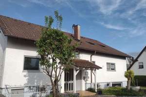 Iggingen: Gepflegtes 2-Familienhaus in zentraler Lage! – Die vollständige Adresse der Immobilie erhältst du vom Anbieter., 73574 Iggingen – Vorschaubild 1