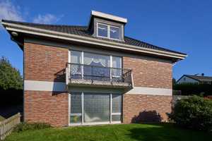 2-Familienhaus Mehrgenerationen, drei Garagen, Balkon, zwei Sonnenterrassen und großzügigem Garten! – Rheinisch-Bergischer Kreis – Vorschaubild 2