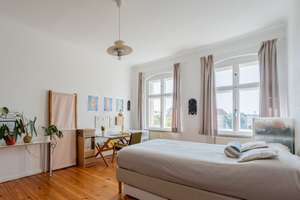 No Broker Fee: Light-Flooded 1-Room Apartment with Park View — Prenzlauer Berg (Nord)