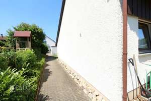 Wohnen mit Mehrwert – Doppelhaushälfte mit zwei Wohnungen und Garten – Die vollständige Adresse der Immobilie erhältst du vom Anbieter., 72768 Altenburg, Reutlingen – Vorschaubild 8