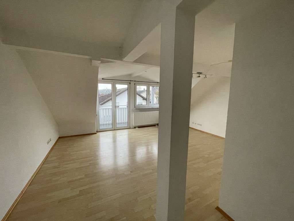 Immobilie in Wettenberg - Mit Balkon: Charmante, lichtdurchflutete 3 Zimmer-Wohnung, 
Breslauer Straße 8, 35435 Wettenberg... - Bild 4