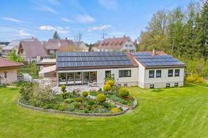 Eine grüne Oase! Stilvolles Ein- oder Zweifamilienhaus mit märchenhaftem Gartenparadies – Die vollständige Adresse der Immobilie erhältst du vom Anbieter., 88477 Schwendi – Vorschaubild 1