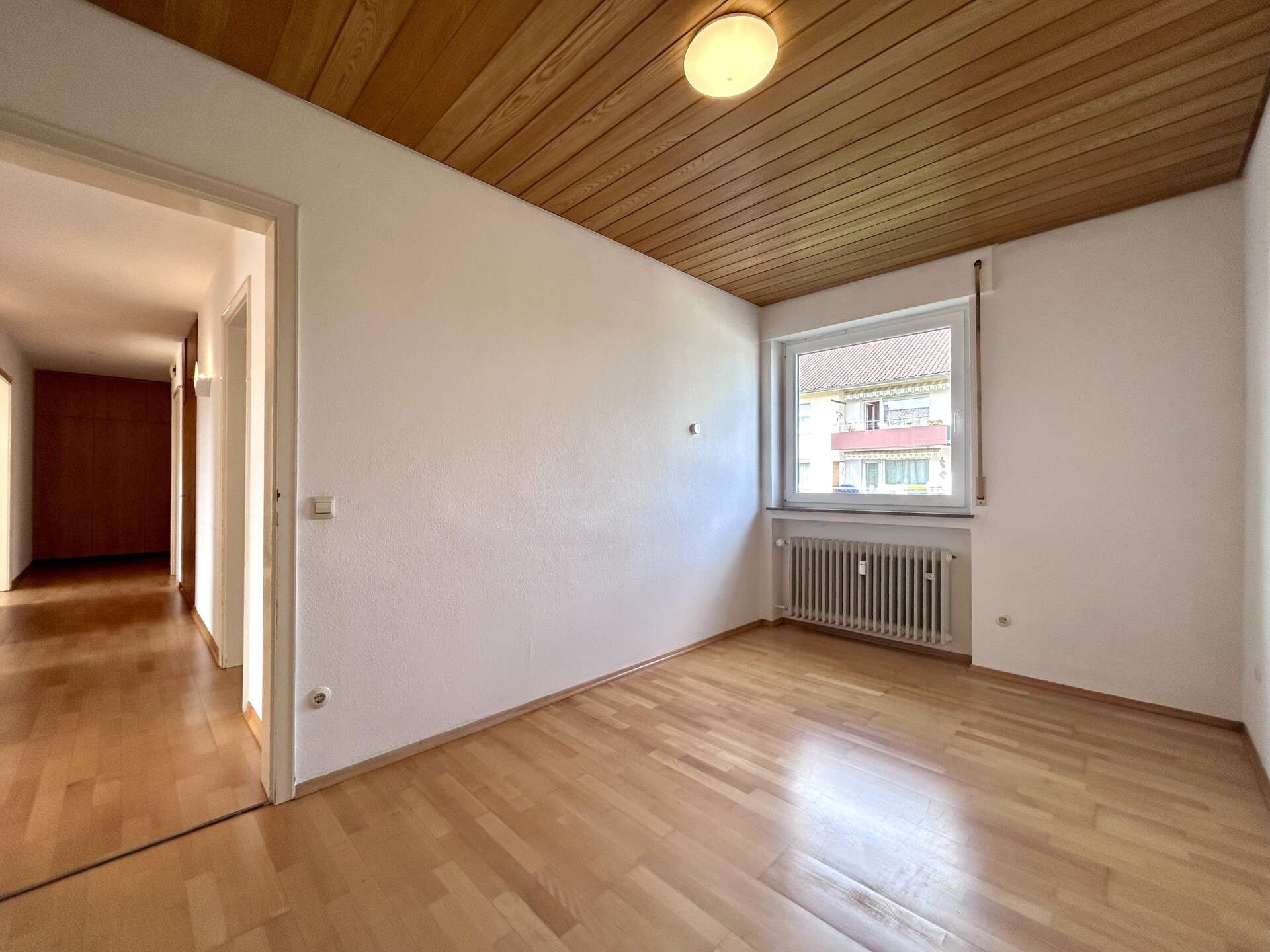 Immobilie in Ebersbach an der Fils - Helle 4-Zimmer Wohnung mit großem Südbalkon, Einbauküche, Garage und reichlich Stauraum - Bild 0