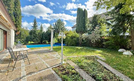 Familienidylle in Neckartenzlingen – Einfamilienhaus mit großem Grundstück und Pool