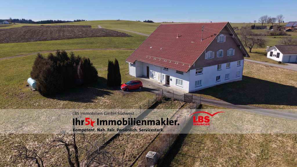 Immobilie in Argenbühl - Leben ohne Nachbarn - Großzügiges Anwesen am Ortsrand mit einzigartigem Ausblick - Bild 0