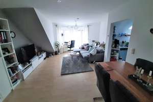 Elegante 2-Zimmer DG-Wohnung mit Balkon in Nidderau – Die vollständige Adresse der Immobilie erhältst du vom Anbieter., 61130 Nidderau – Vorschaubild 2