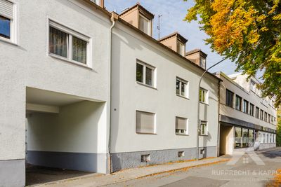 Kapitalanlage in Bestlage: Vollvermietetes Mehrfamilienhaus mit 6 Garagen in Weidens Innenstadt