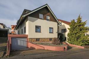 Zweifamilienwohnhaus! Gute Aufteilung!