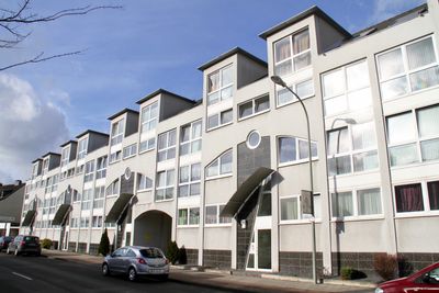 Renovierte 2 Zimmer Wohnung mit Küche, Stellplatz & Balkon
