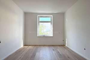 Helle 4-Zimmer-Altbauwohnung mit Balkon in Neuhausen