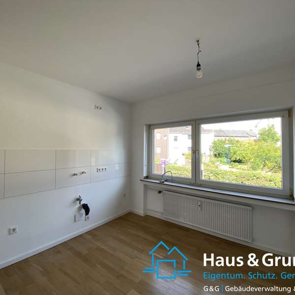 *** frisch renovierte 3-Zimmer-Wohnung - Echtholzparkett - Süd/West Balkon - Naturgarten ***