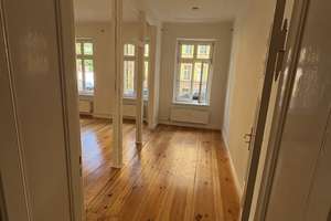 Altbaucharme in heller, sanierter Wohnung in Toplage