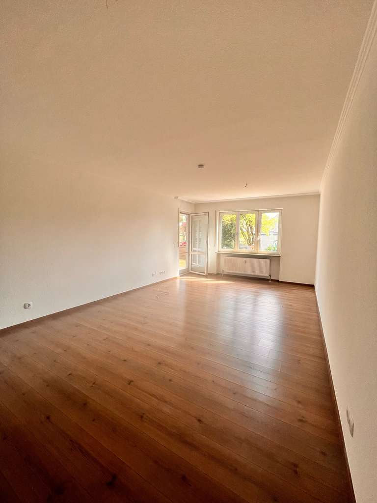 Exklusive, gepflegte 4-Raum-Erdgeschosswohnung mit geh. Innenausstattung mit EBK