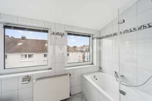 82 m² Wohlfühlwohnen: Moderne DG-Wohnung mit Einbauküche und Loggia – Oldenburgstraße 14, 42389 Langerfeld-Beyenburg, Wuppertal – Vorschaubild 8