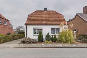 Klassisches Wohnglück: Vielseitiges Einfamilienhaus mit Charme – Die vollständige Adresse der Immobilie erhältst du vom Anbieter., 48599 Gronau (Westfalen) – Vorschaubild 1