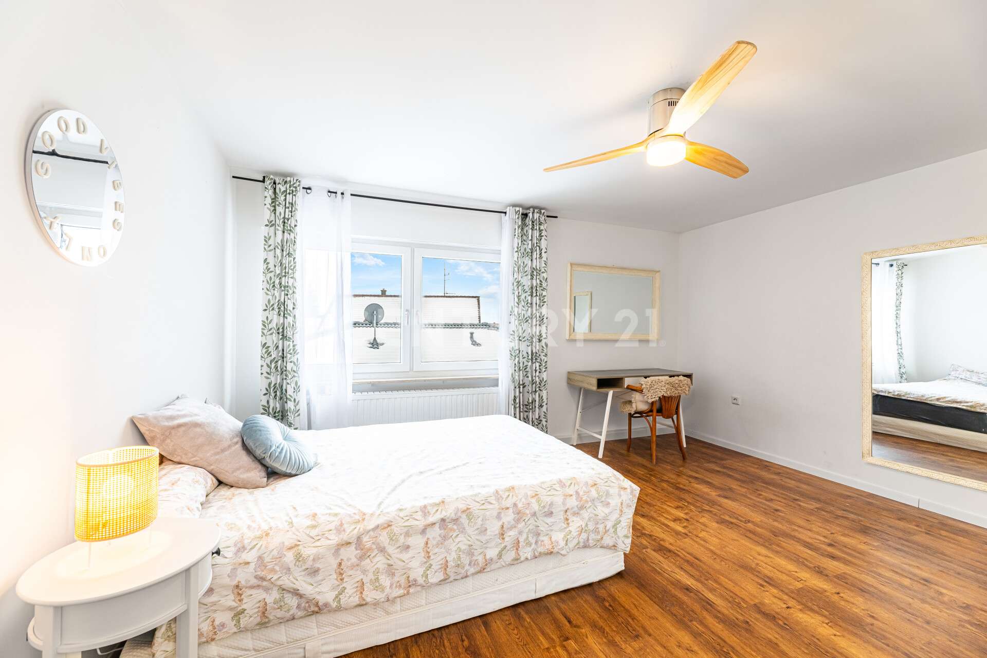 Immobilie in Leinburg - Großzügiges Wohnhaus mit Einliegerwohnung, Scheune und Ausbaupotenzial - Bild 0