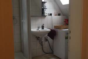 Gepflegte, teilmöbilierte 1-Zimmer-DG-Wohnung mit Einbauküche in Mannheim-Neckarau – 68199 Neckarau, Mannheim – Vorschaubild 3