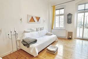 Charmante Altbauwohnung mit Balkon mitten im Kiez – Lenbachstraße 4, 10245 Friedrichshain, Berlin – Vorschaubild 1